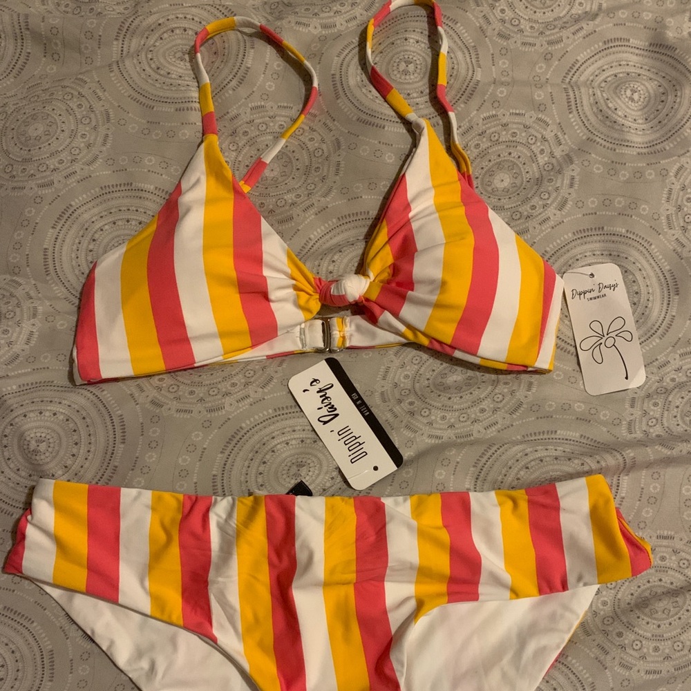 Dippin Daisys size M bathing suit